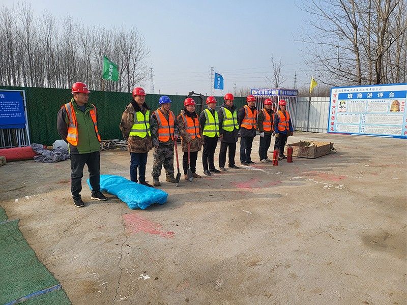 項目部進行火災(zāi)事故應(yīng)急演練