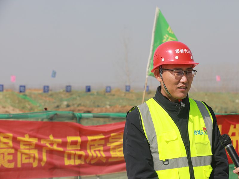 黨建進工地 發揮黨員先鋒作用